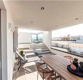 3 bedroom penthouse apartment with pool in Chania town, sleeps 6